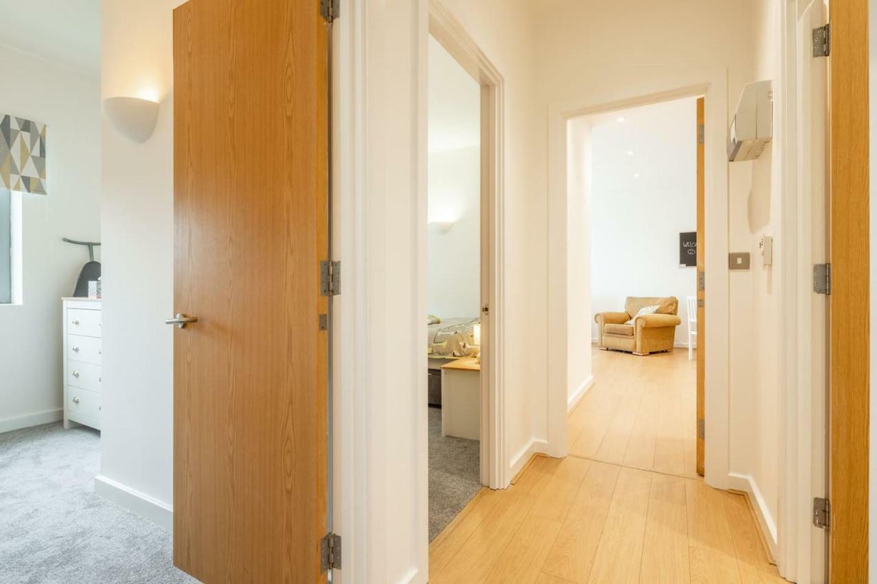 Central Bedford: Two Bedrooms, Breakfast Basket エクステリア 写真
