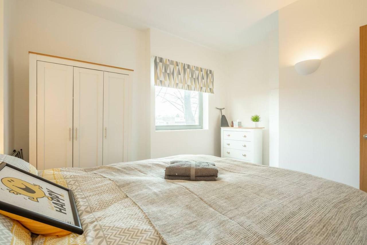 Central Bedford: Two Bedrooms, Breakfast Basket エクステリア 写真